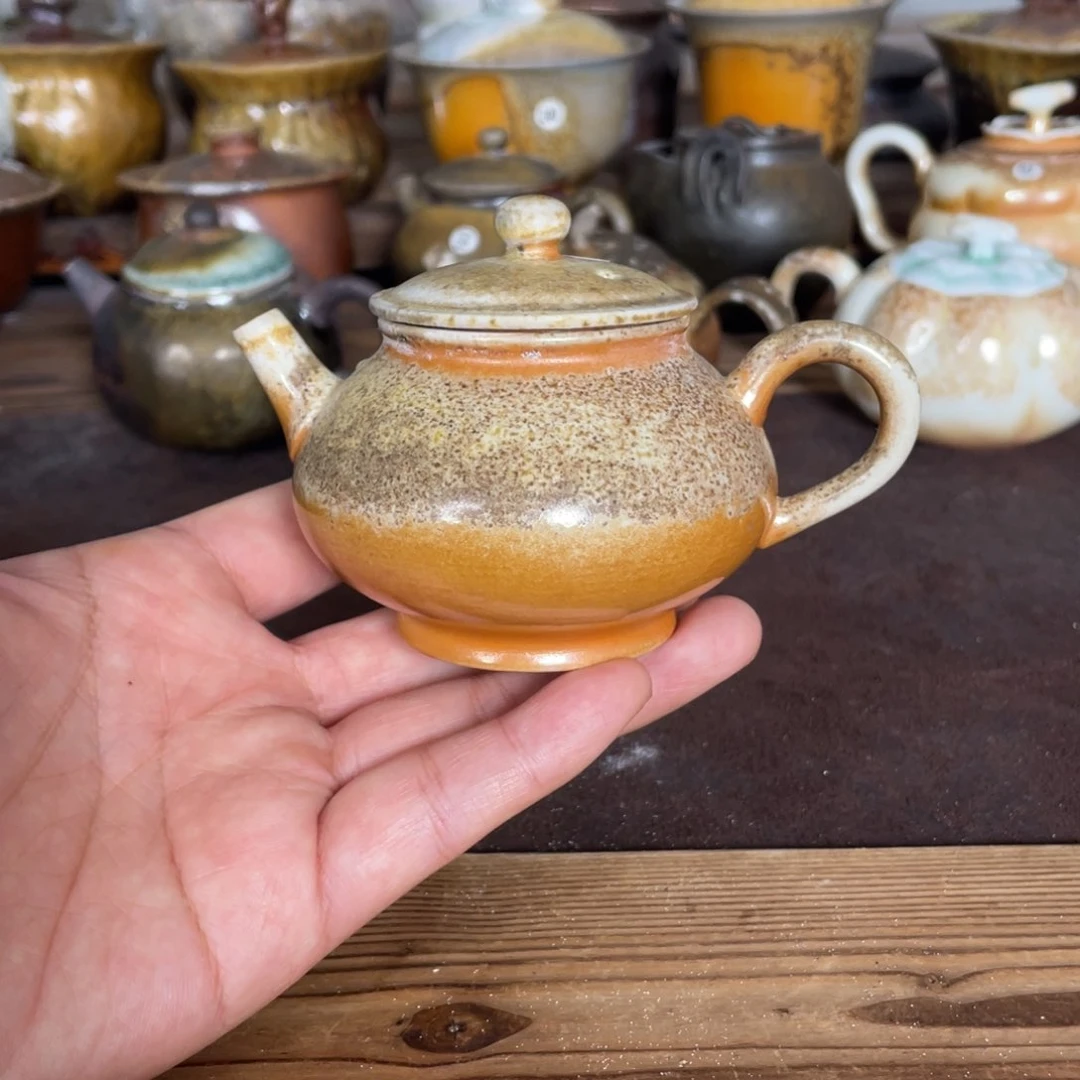 6中白壶。    柴烧。容量120