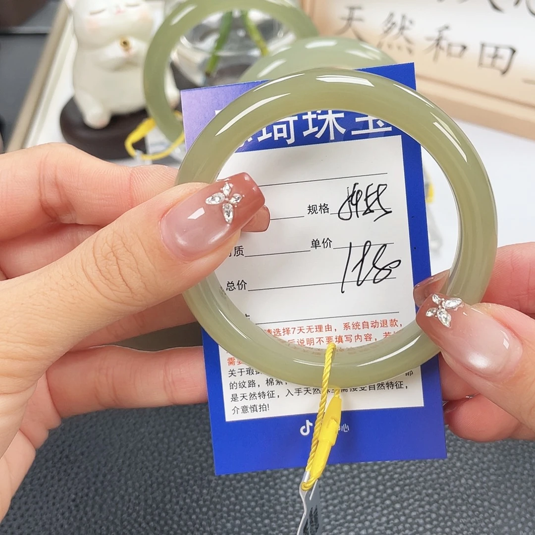 和田玉未镶嵌手镯