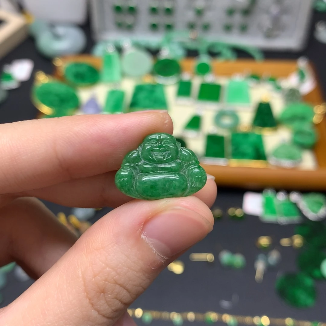 翡翠未镶嵌颈饰有纹裂
