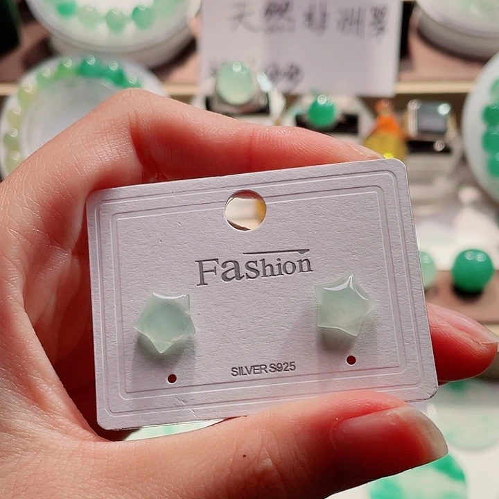 石英质玉未镶嵌耳钉