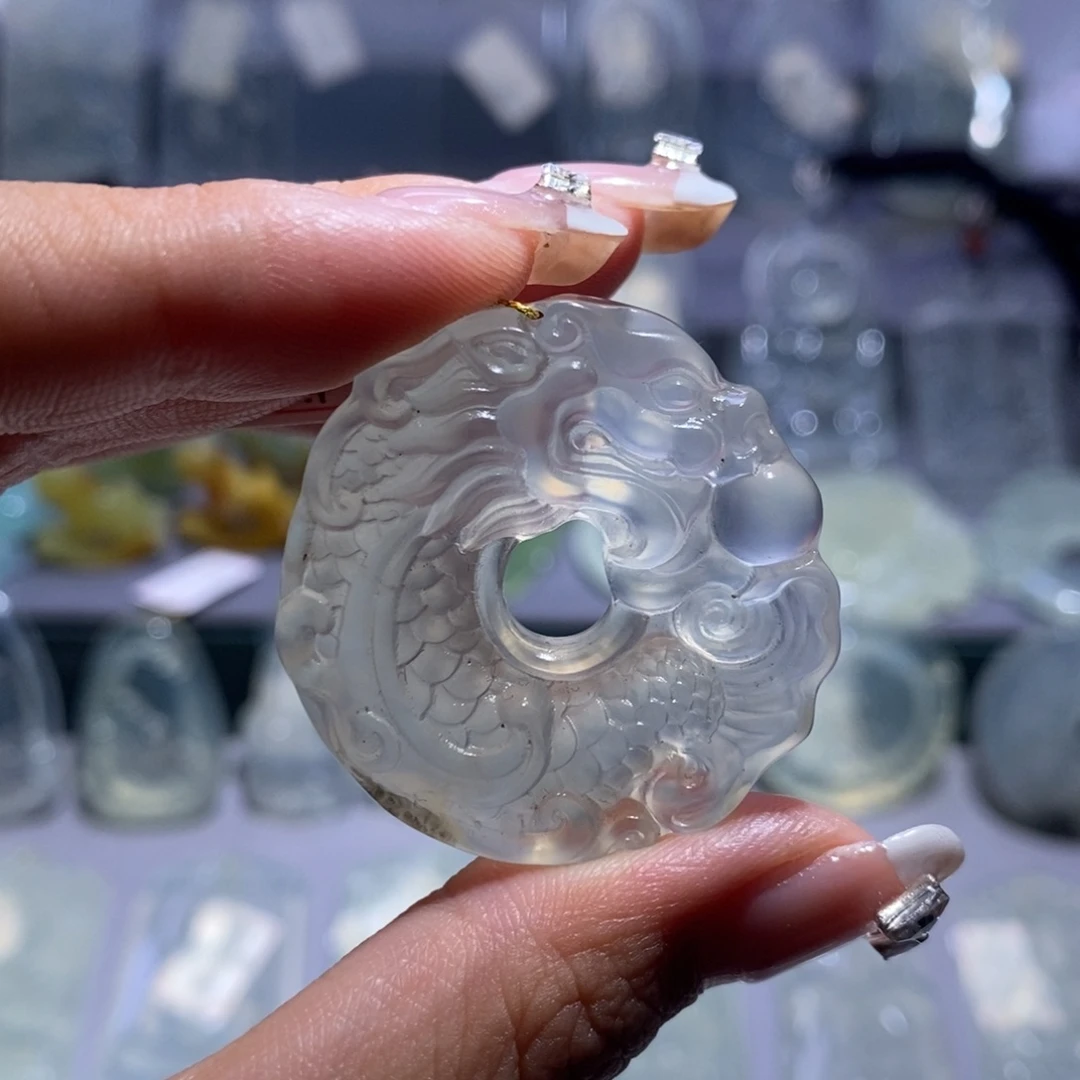 岫玉未镶嵌颈饰鱼化龙