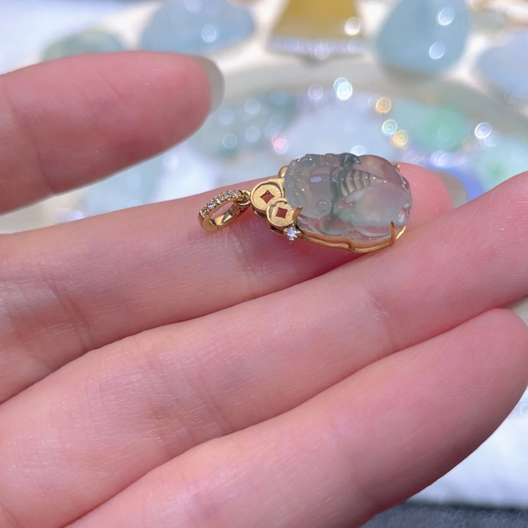 翡翠18K金镶嵌颈饰翡翠