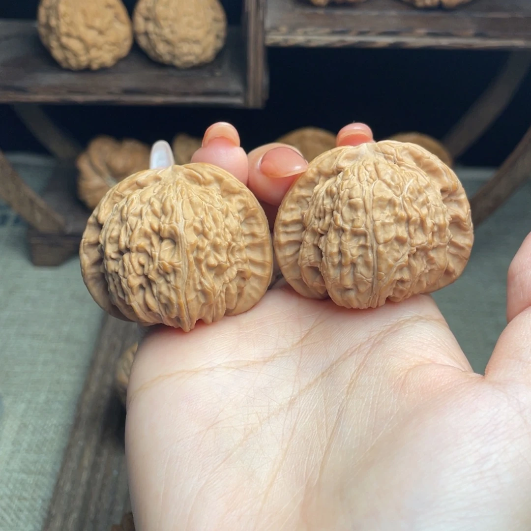 萎***登文玩核桃吊坠白狮子45