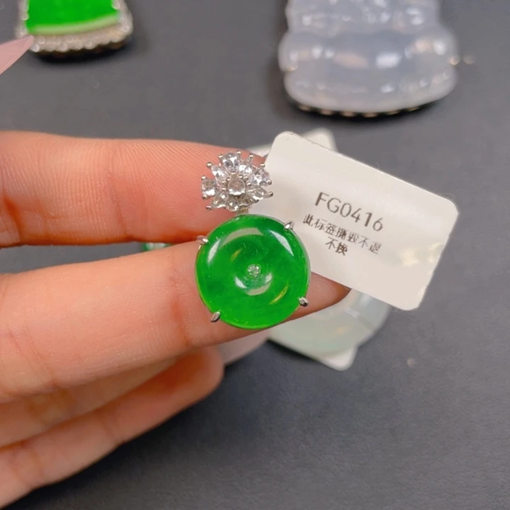 【闪购商品】颈饰银S925镶嵌翡翠小**?翡翠