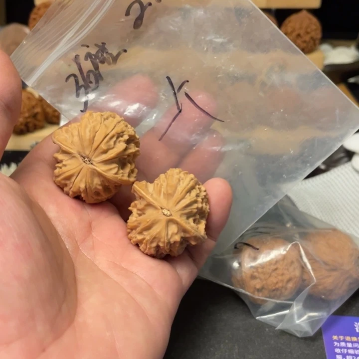 做***人把件文玩核桃磨盘