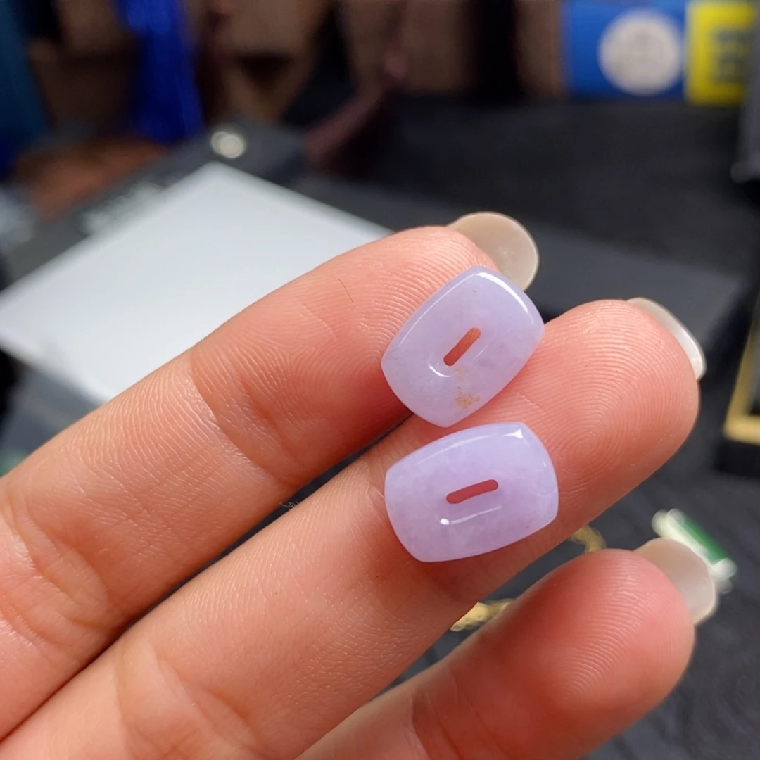 翡翠未镶嵌耳饰满紫福贝