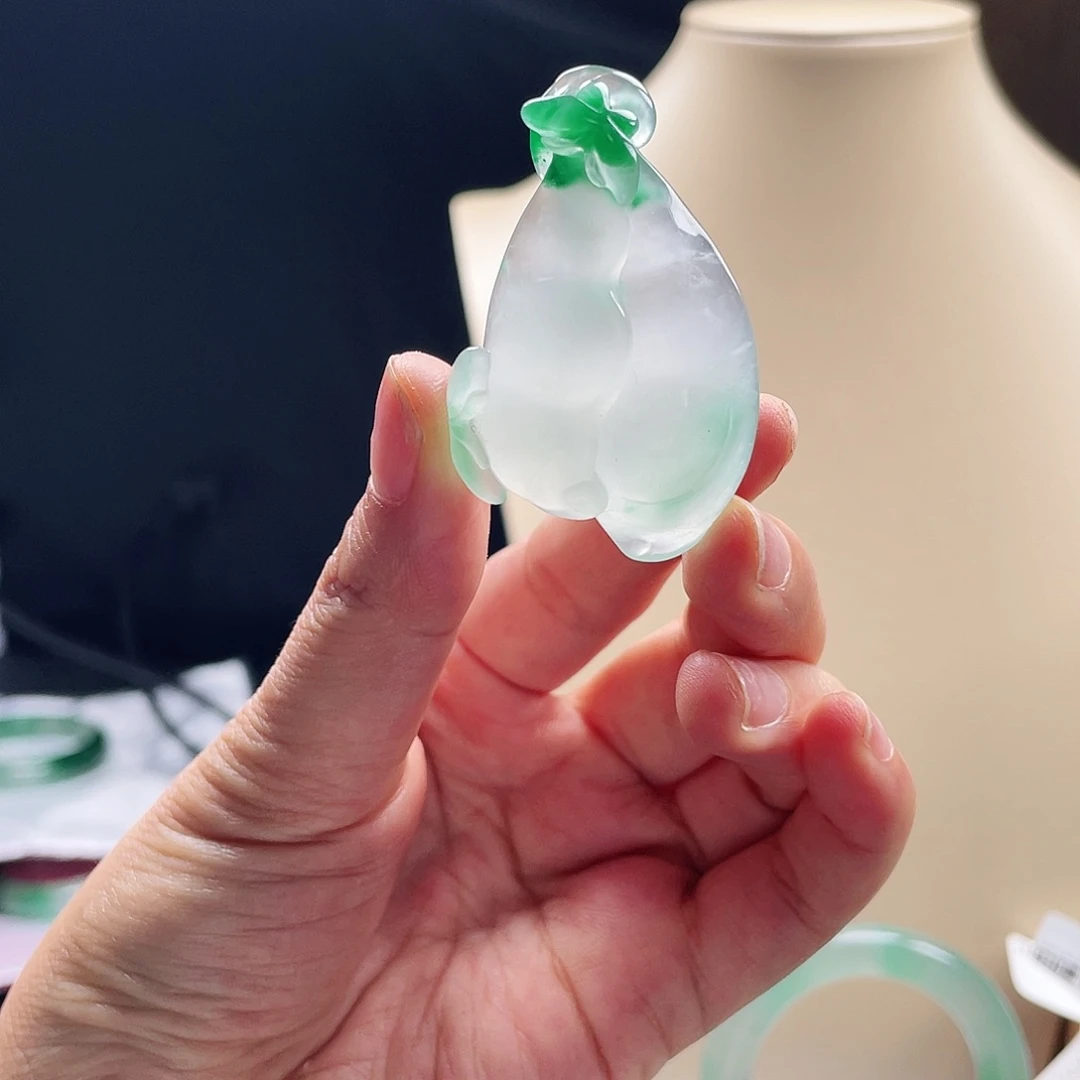 石英质玉挂件未镶嵌朵*