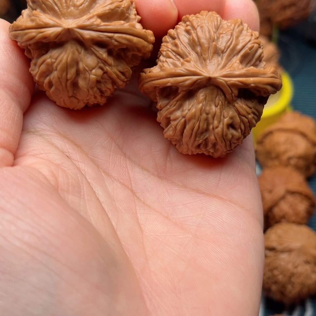 【闪购商品】桃木远*文玩核桃手把件39白狮子