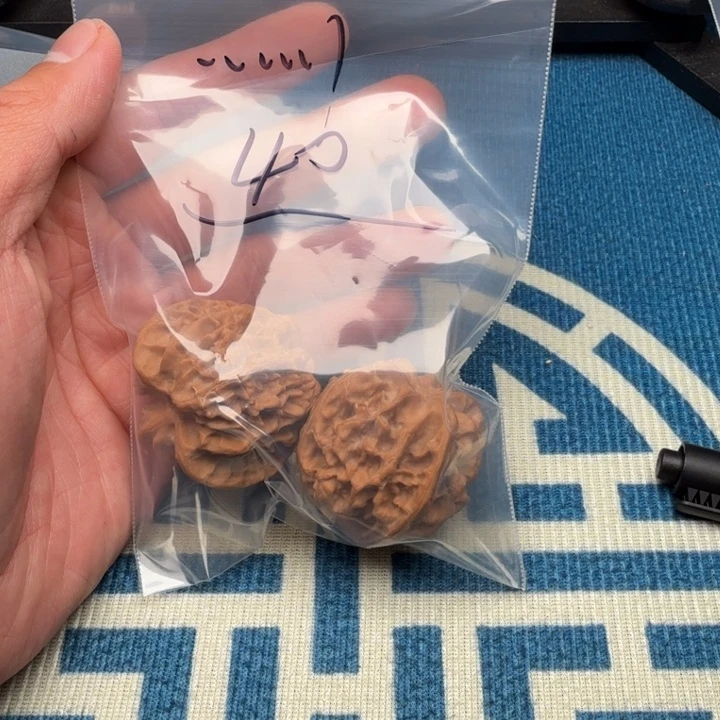 …***1文玩核桃吊坠文玩核桃