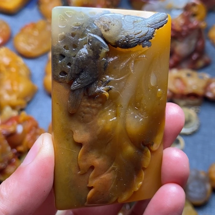 石英质玉（黄龙玉）合金颈饰