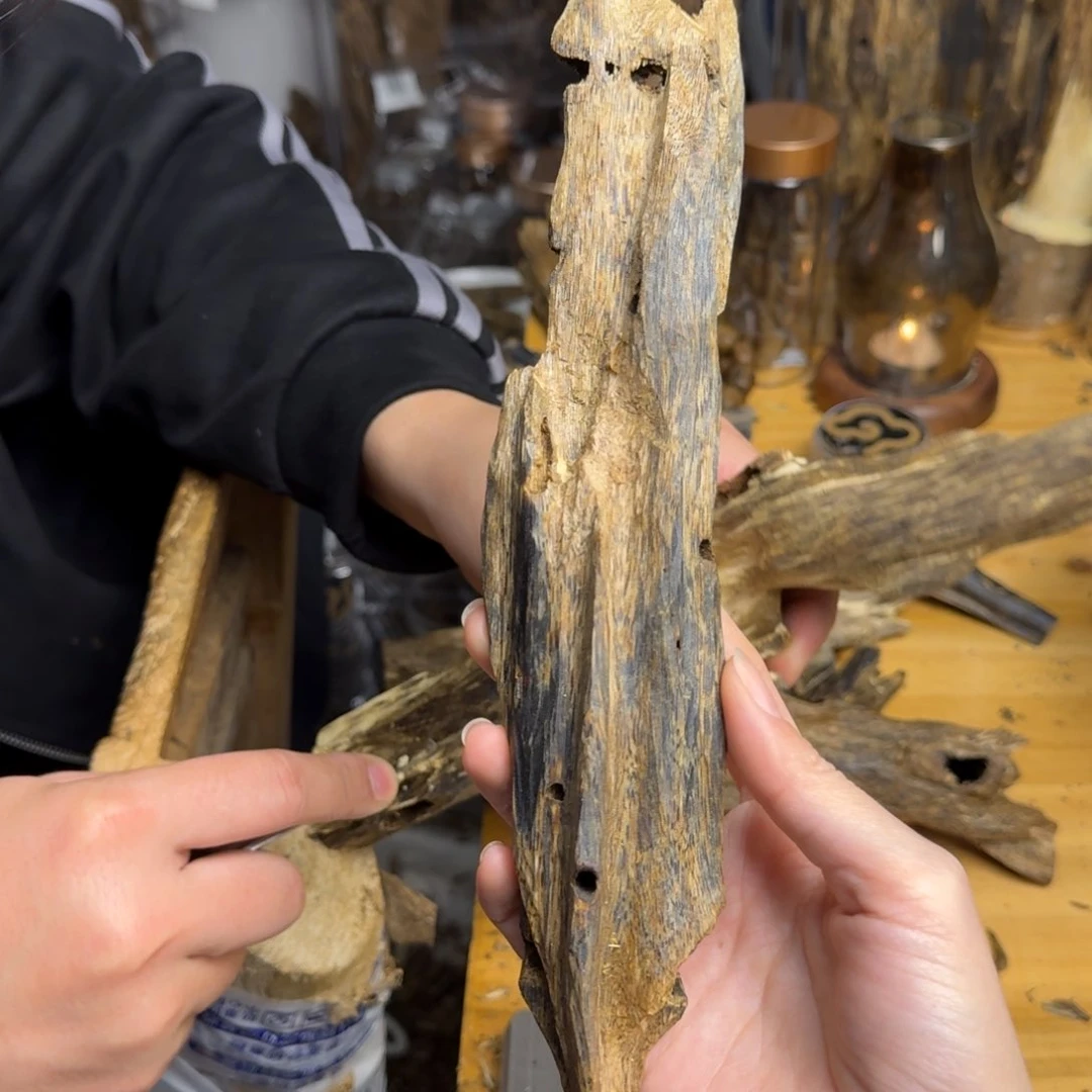 沉香沉香碎屑蓝宝石品种块料79克