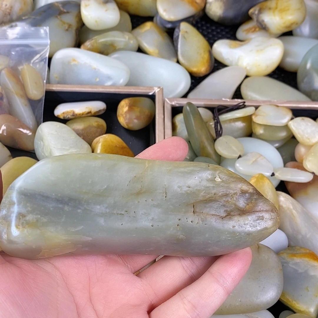 和田玉未镶嵌珠宝奇石