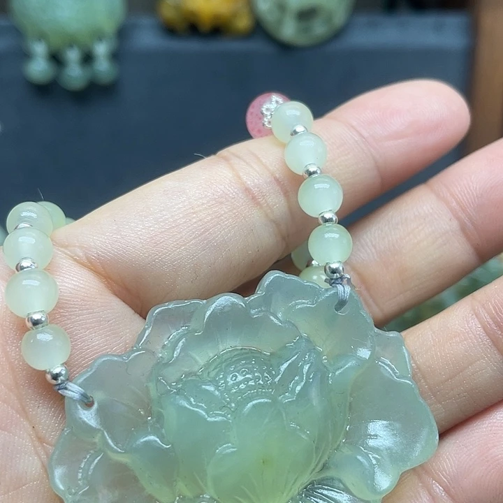 未镶嵌蛇纹石玉颈饰