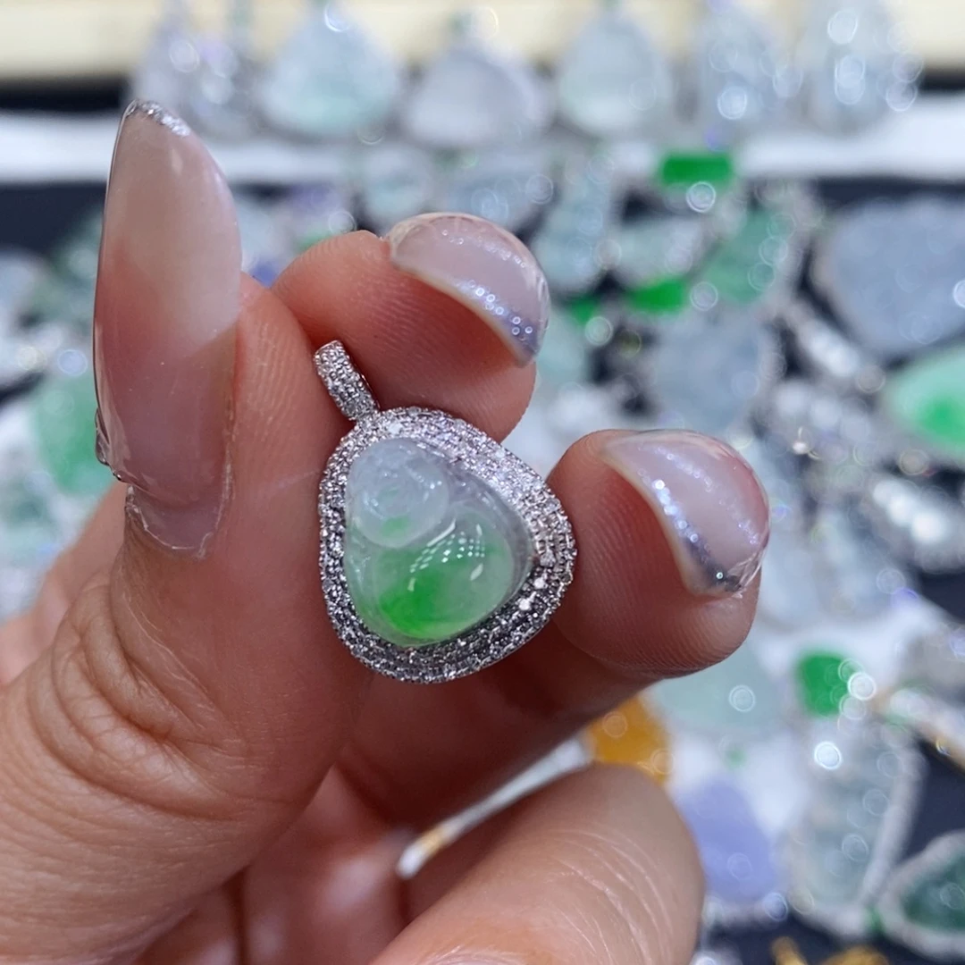 翡翠18K金镶嵌颈饰