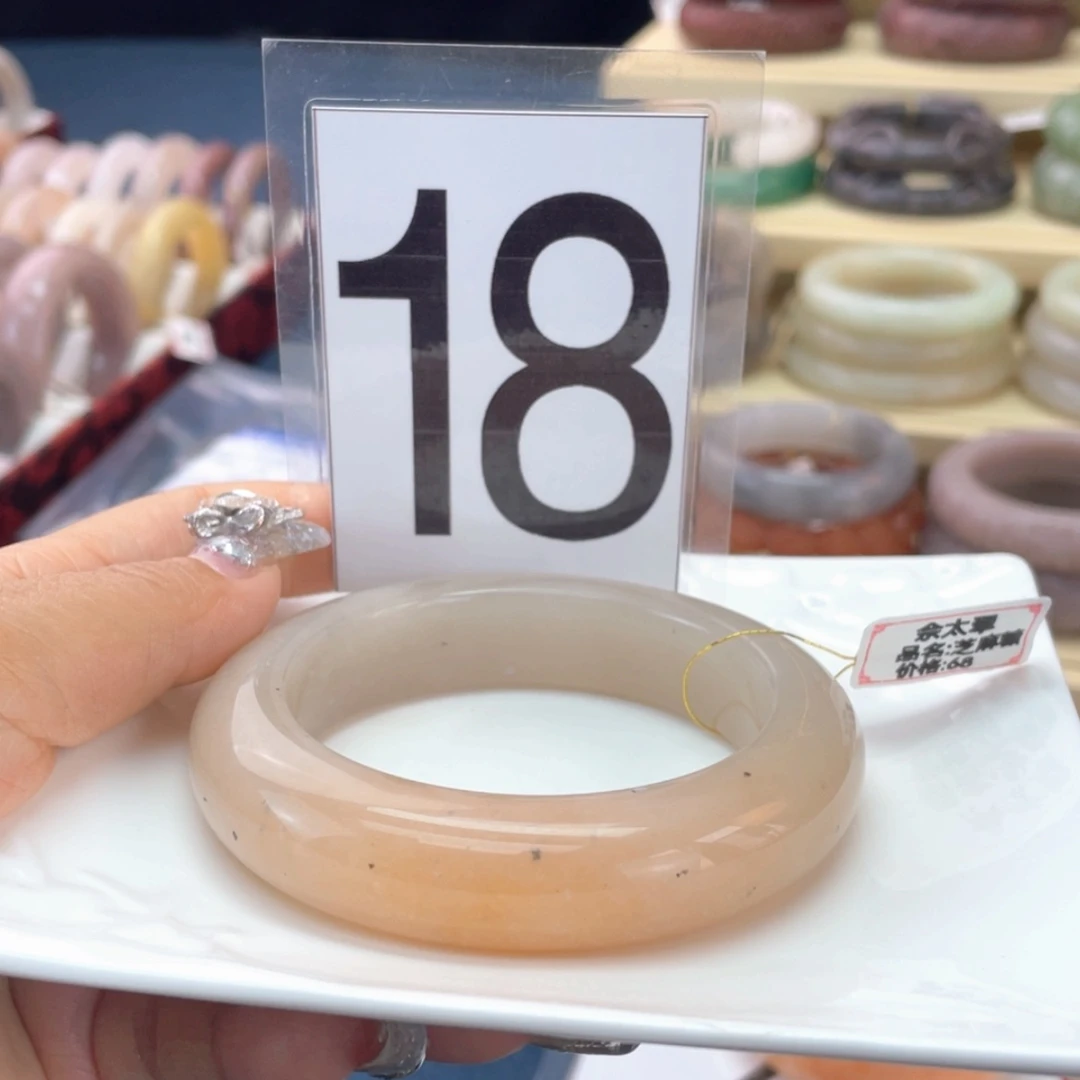 【闪购商品】石英质玉手镯未镶嵌