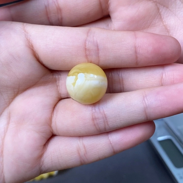未镶嵌琥珀裸石圆珠