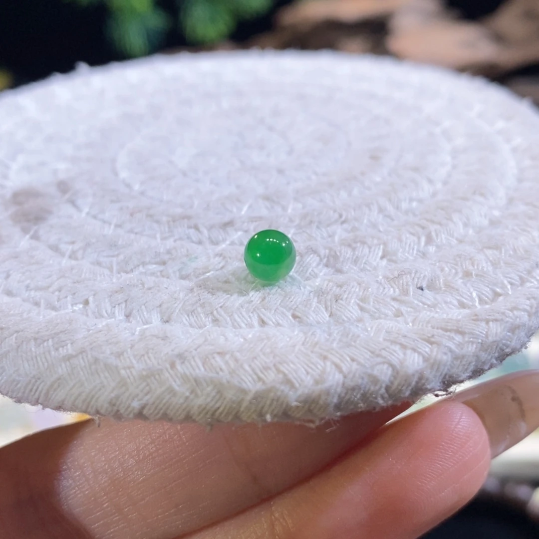 翡翠未镶嵌颈饰翡翠冰满绿小珠