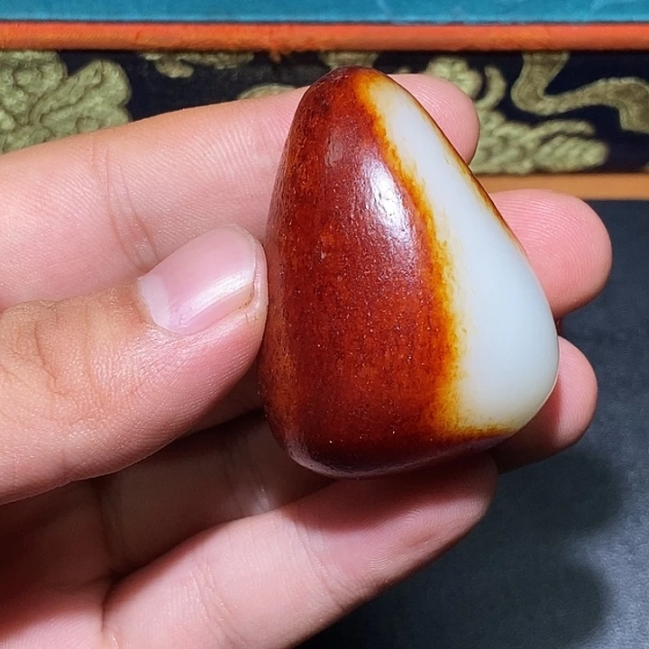 忠***渝和田玉未镶嵌颈饰CC