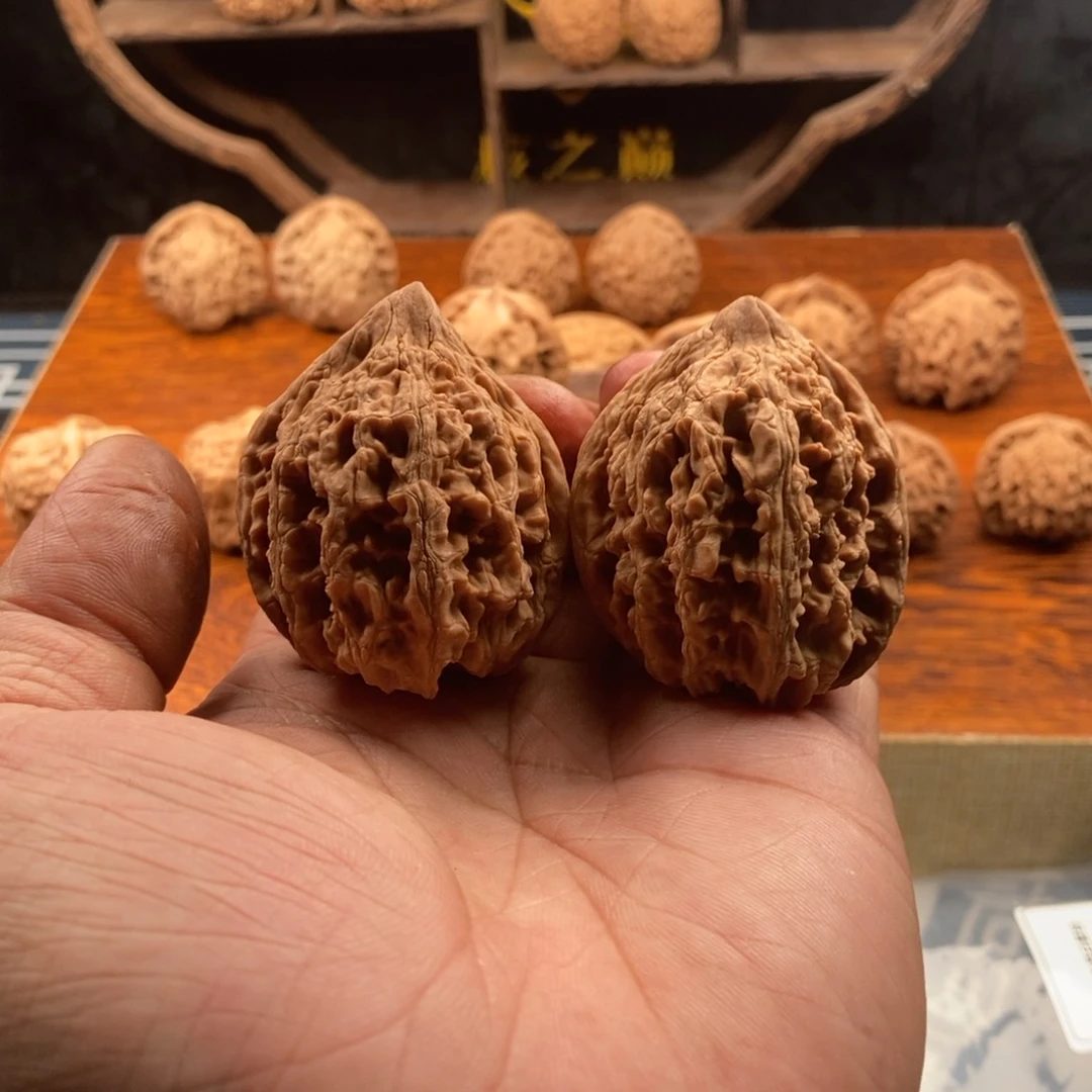 扬***航文玩核桃把件41大沽石