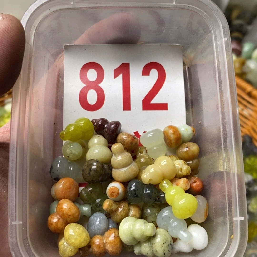 蛇纹石玉挂坠未镶嵌