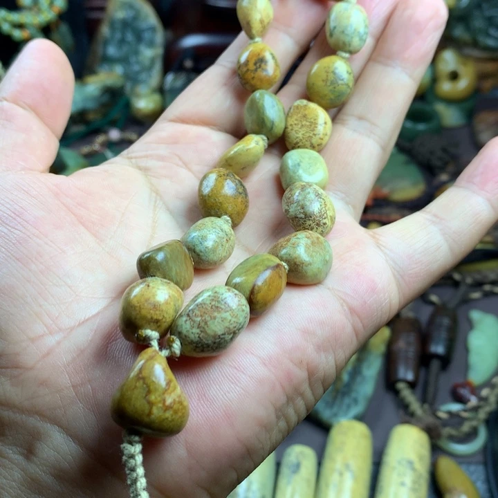 吊坠(赠链)未镶嵌岫岩河磨玉(透闪石质玉)