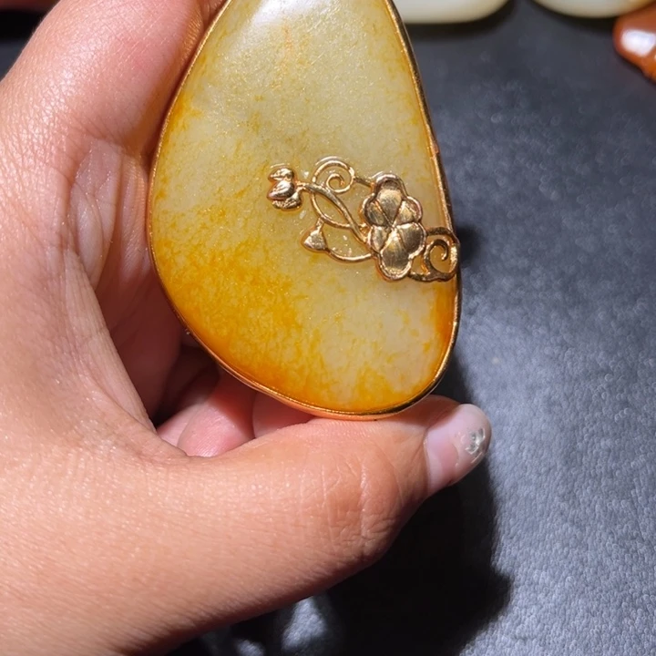 和田玉未镶嵌珠宝奇石