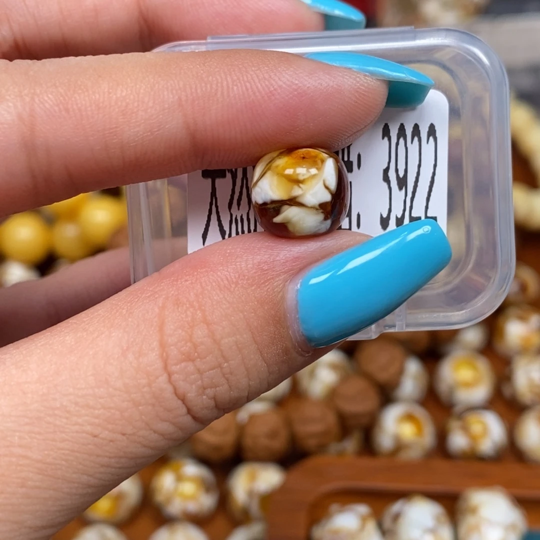 蜜蜡未镶嵌珠宝奇石3922