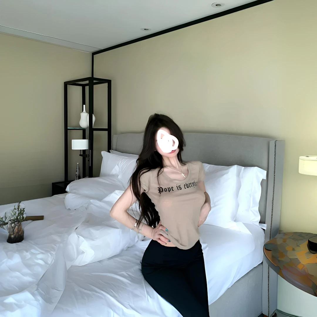 字母爱心印花短袖T恤女夏季卡其色修身收腰辣妹显瘦百搭正肩上衣