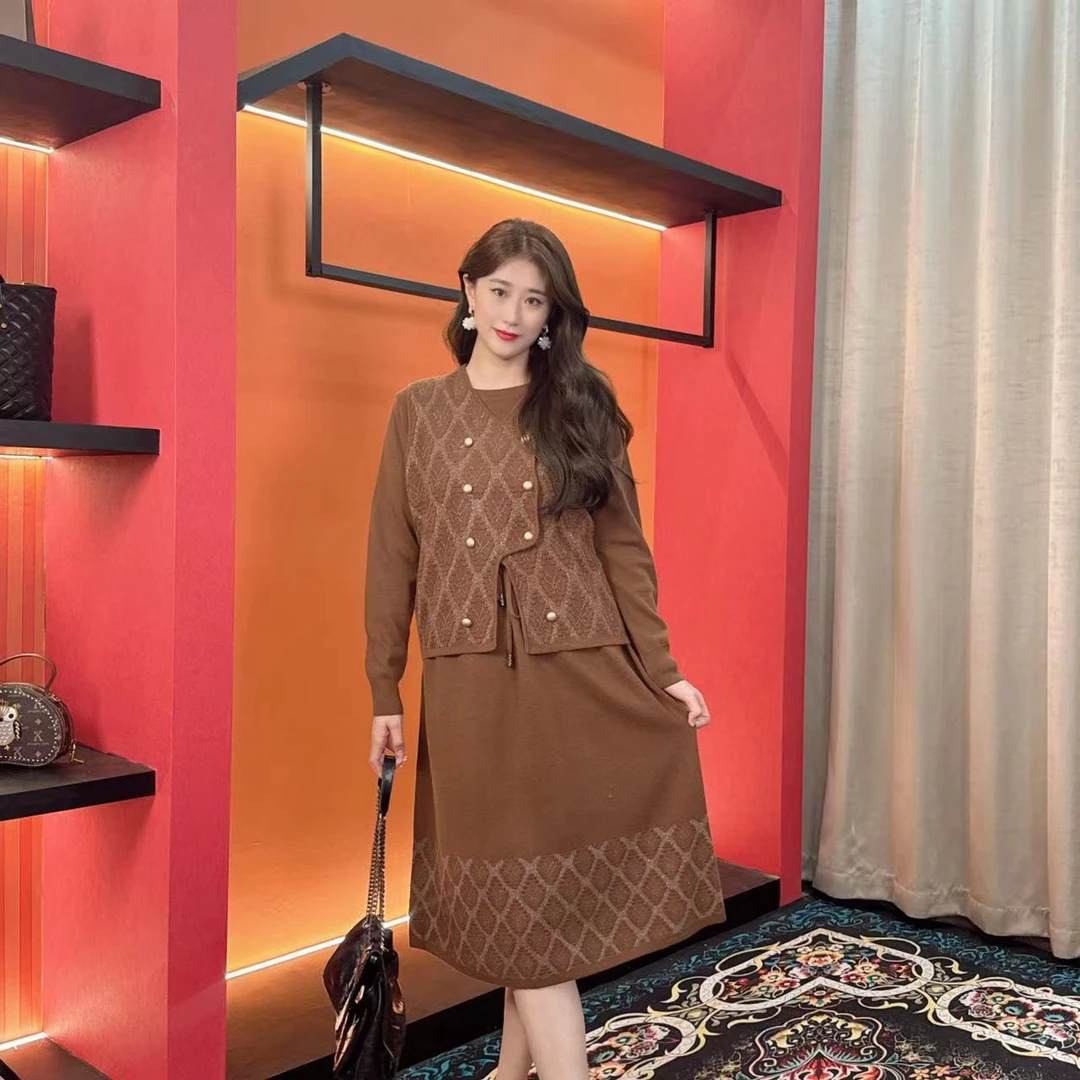 633 多金大码气质减龄长款A字裙子秋冬款季设计长袖连衣裙外套女