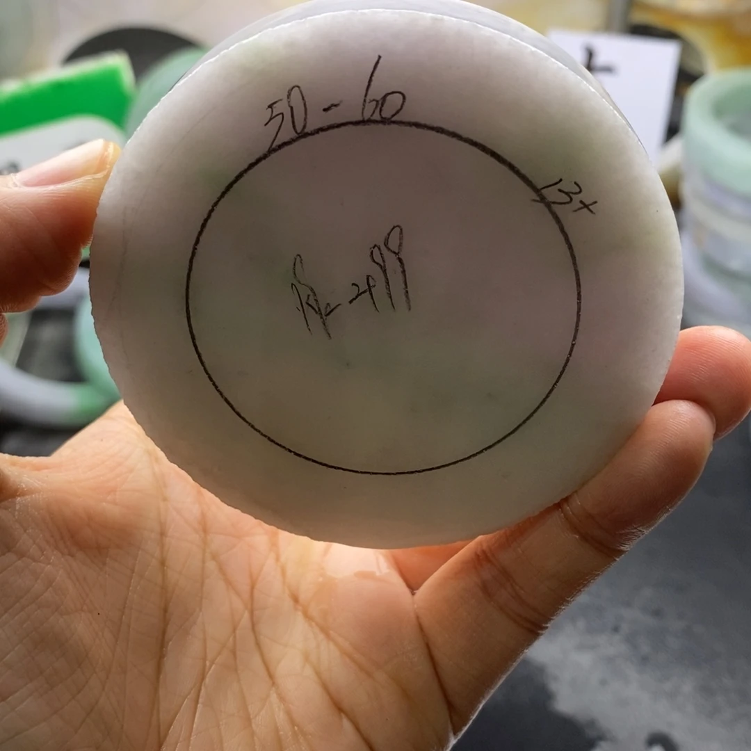 定制翡翠未镶嵌翡翠手镯