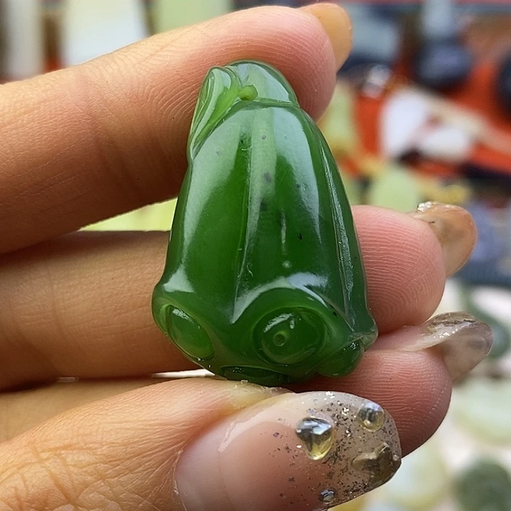 和田玉未镶嵌颈饰碧玉莲蓬吊坠
