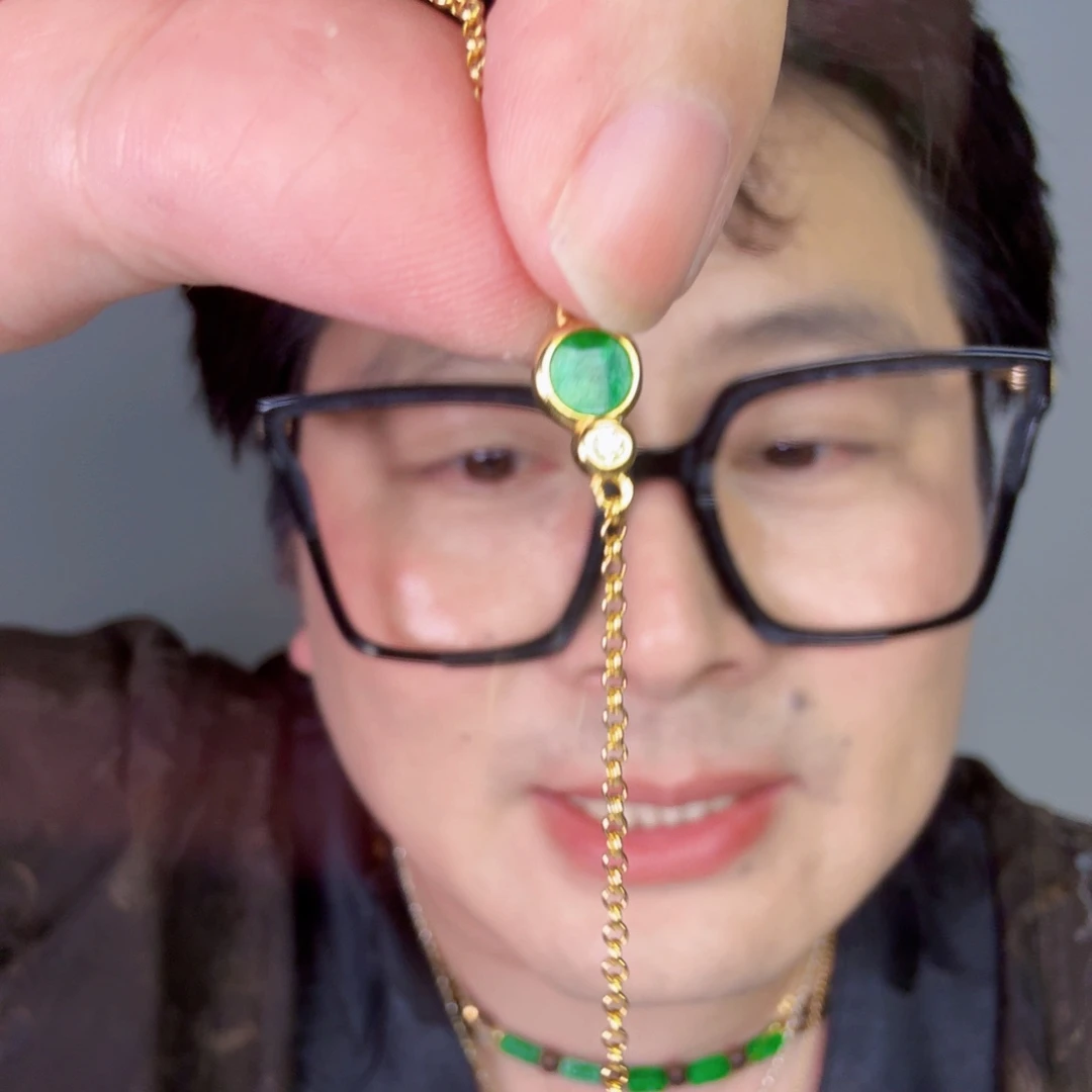 颈饰未镶嵌翡翠一件