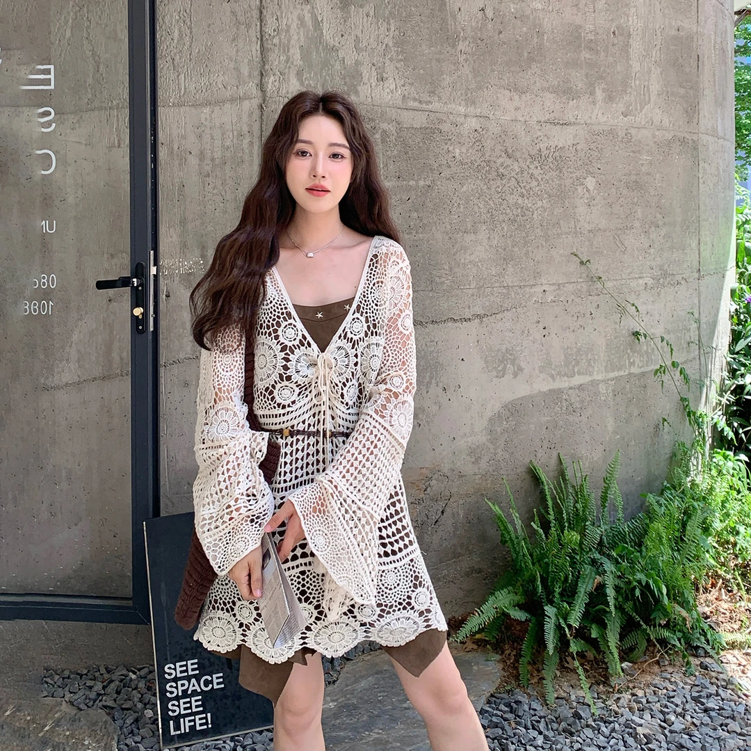 高级感云南旅游叠穿套装裙女夏2025新款针织钩花罩衫吊带裙两件套