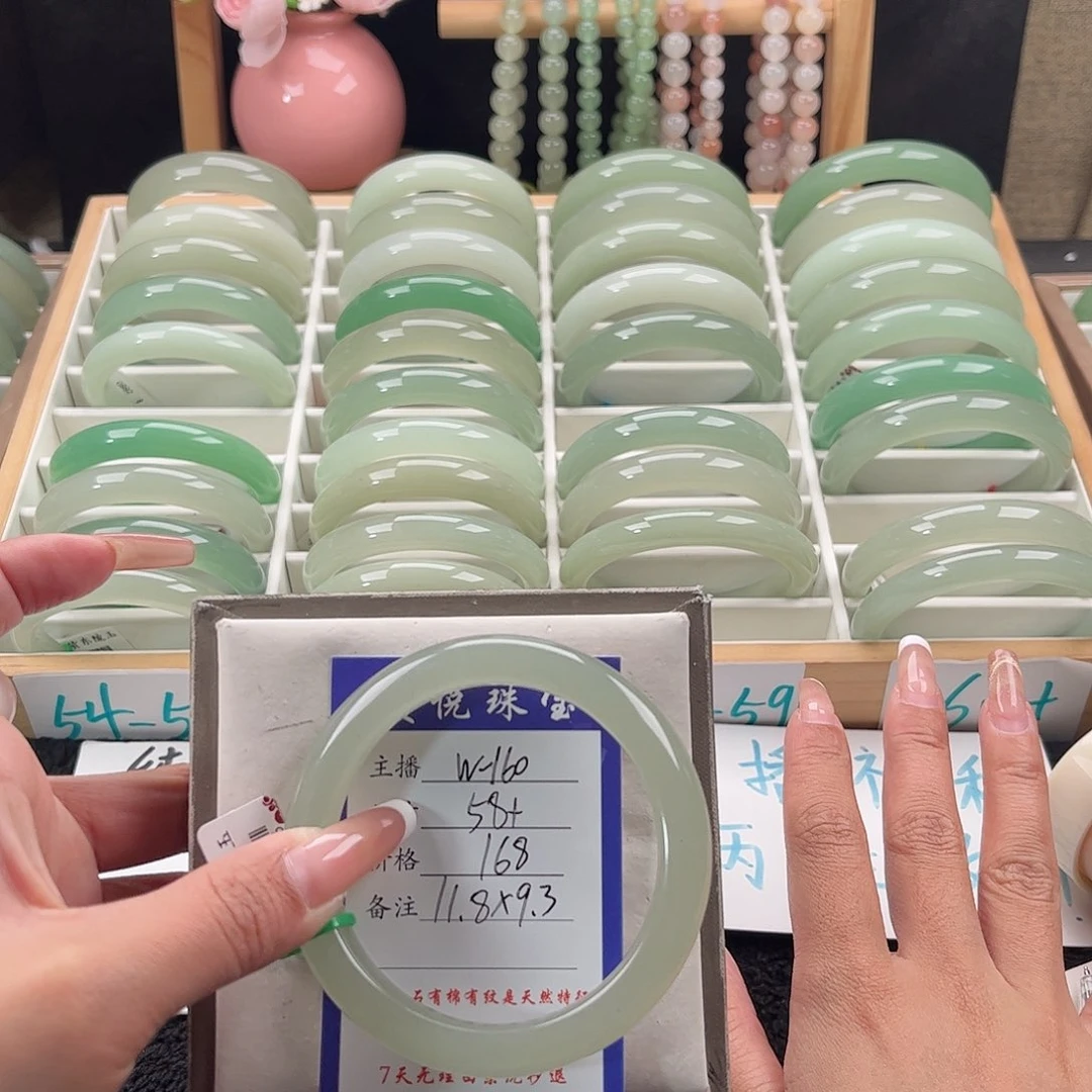 未镶嵌手镯石英质玉木*