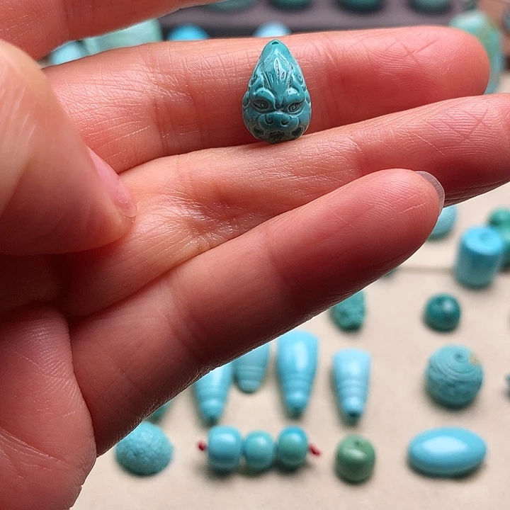 绿松石未镶嵌颈饰