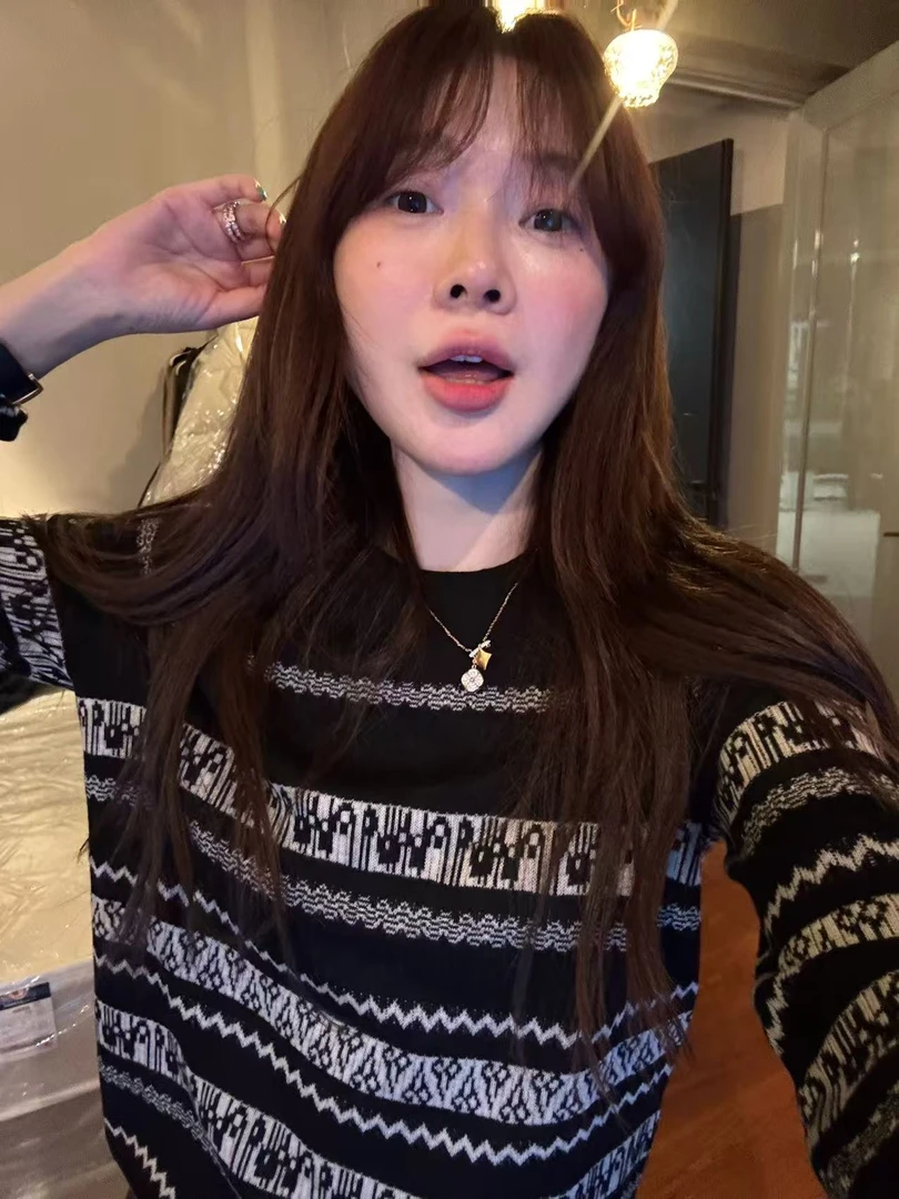 【BORAKOO】韩系提花条纹圆领长袖针织衫