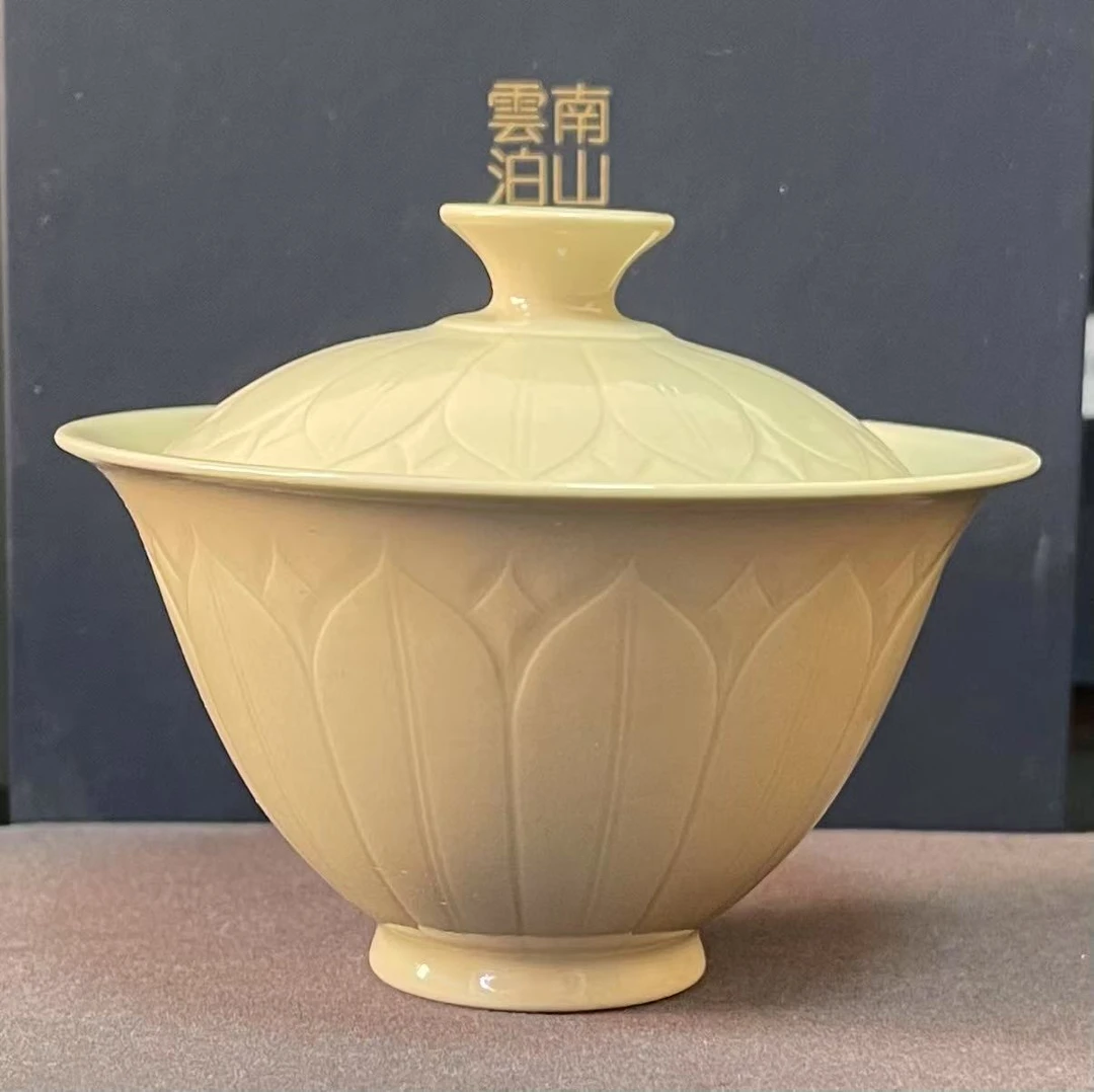 雲泊：定白莲瓣纹盖碗