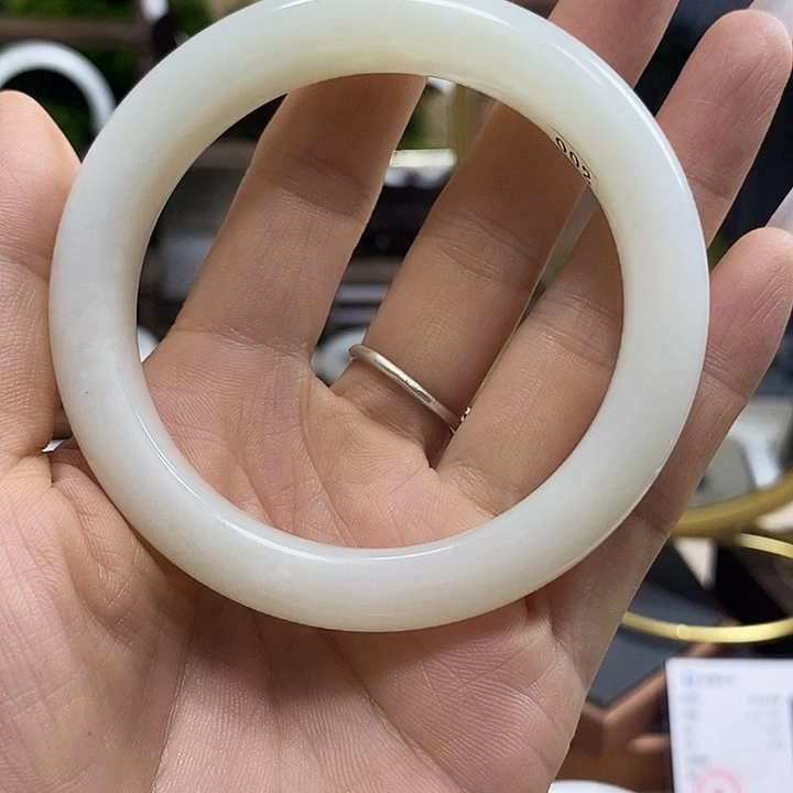 佳***和田玉手镯未镶嵌