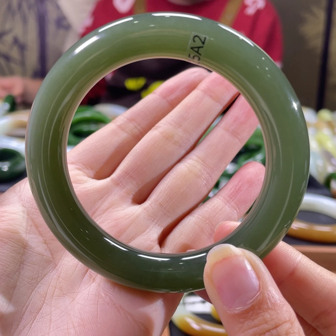 和田玉未镶嵌手镯56胖圆