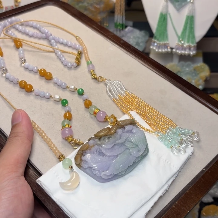 翡翠未镶嵌颈饰吊坠