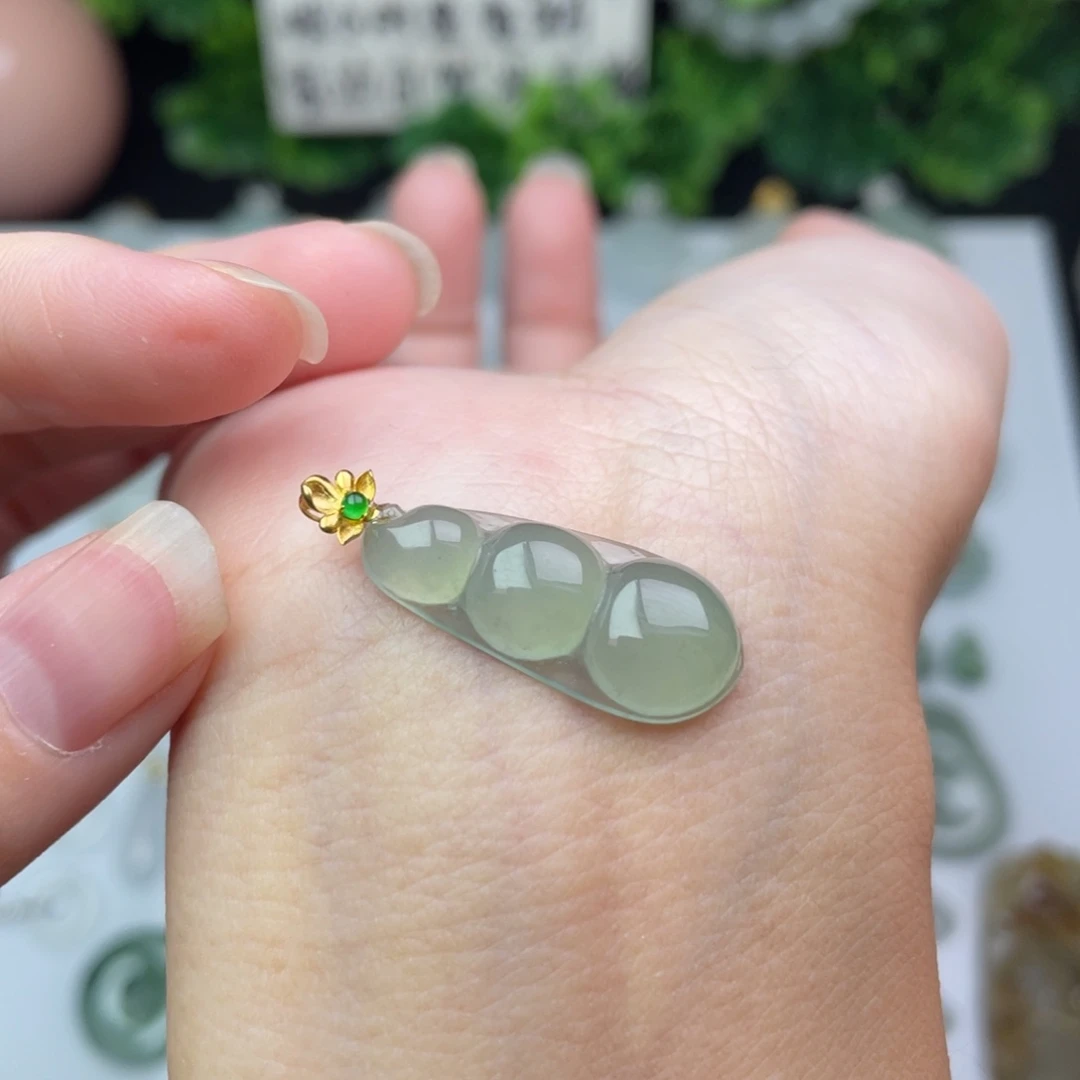 翡翠18K金镶嵌颈饰