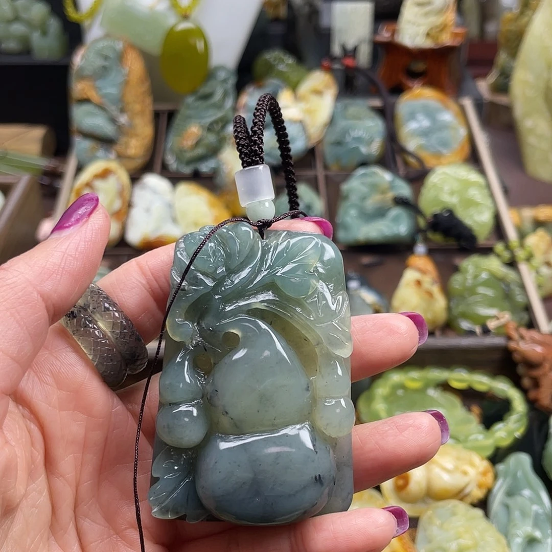 蛇纹石玉颈饰未镶嵌尚*花玉葫芦