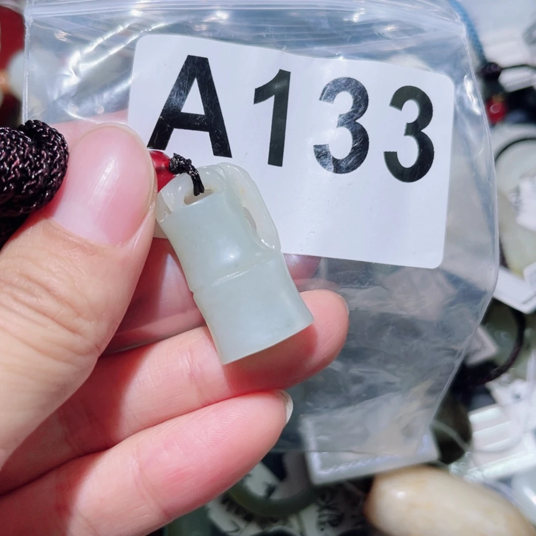 和田玉未镶嵌颈饰相**缘