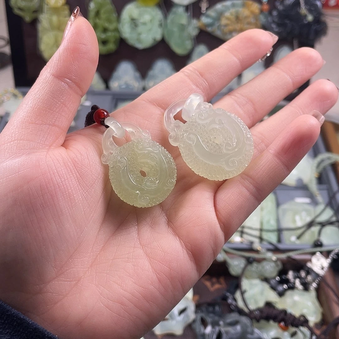 岫玉未镶嵌吊坠(赠链)