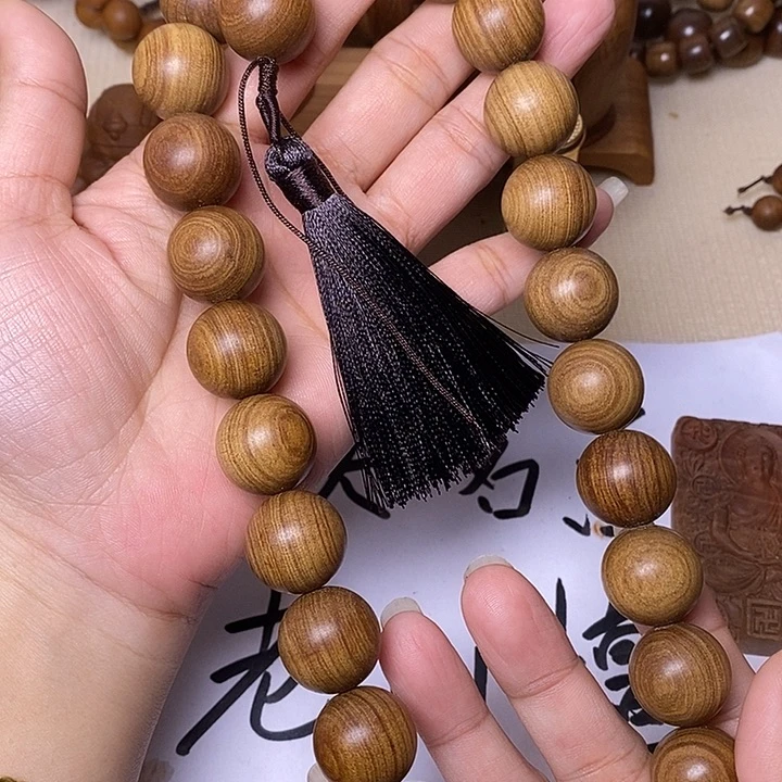 檀香木手串/手链老山檀香沙皮老料对眼1.8沉水手持