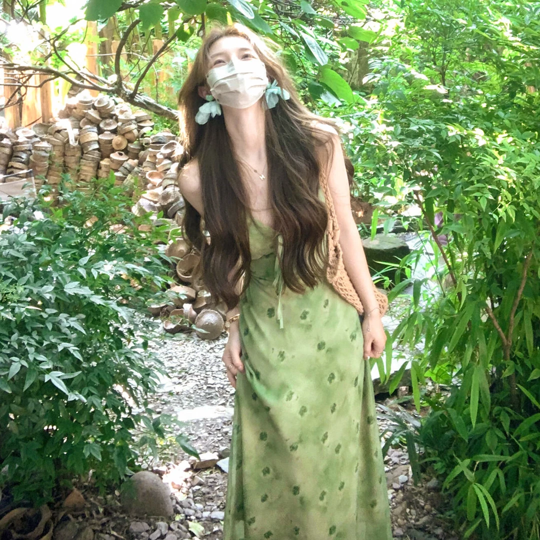 法式绿色吊带碎花连衣裙子女夏季2025新款爆款海边度假高级感长裙