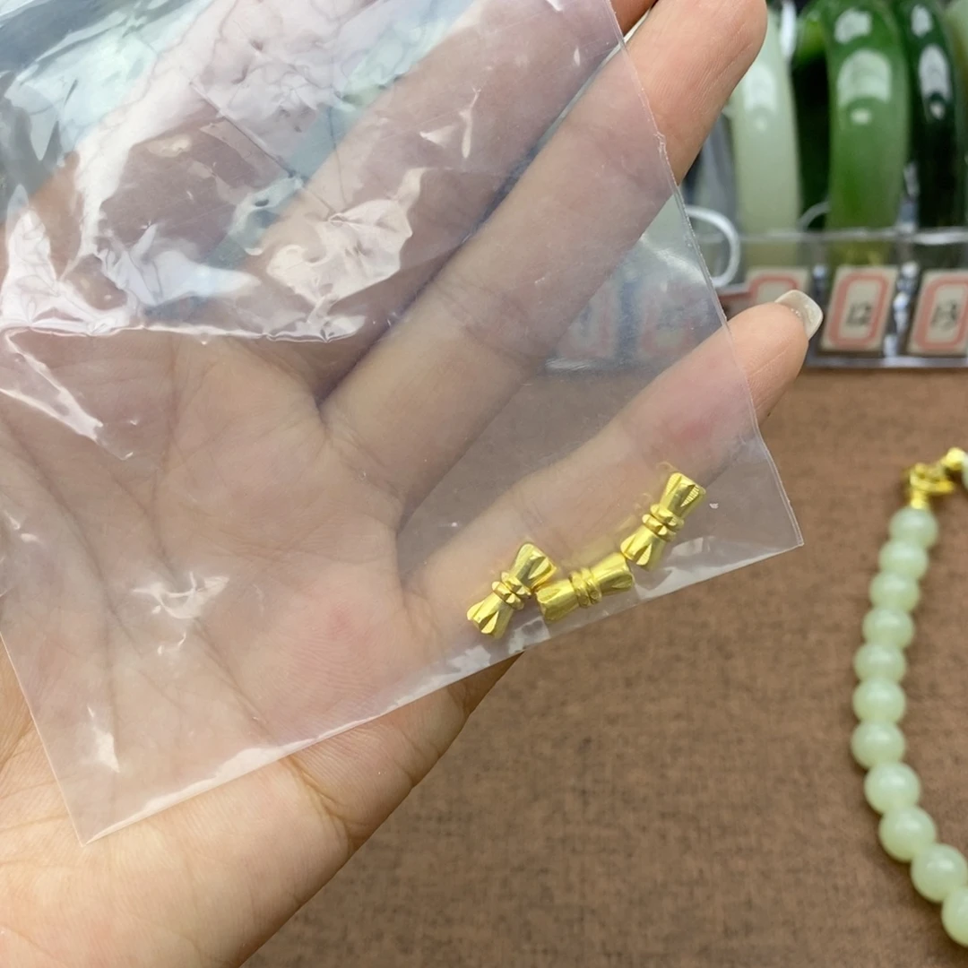 和田玉未镶嵌吊坠(不含链)吨*。