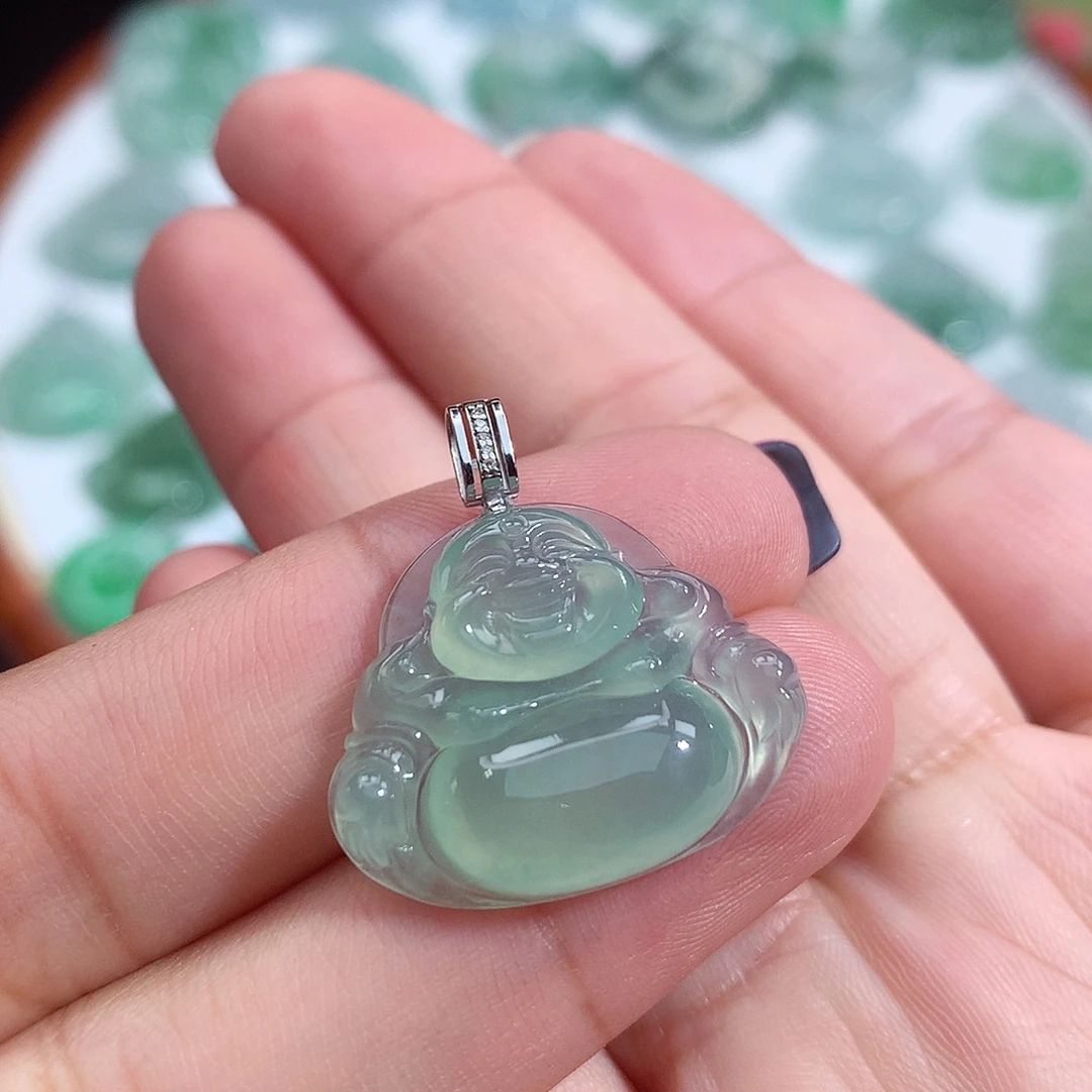 翡翠未镶嵌颈饰佛公