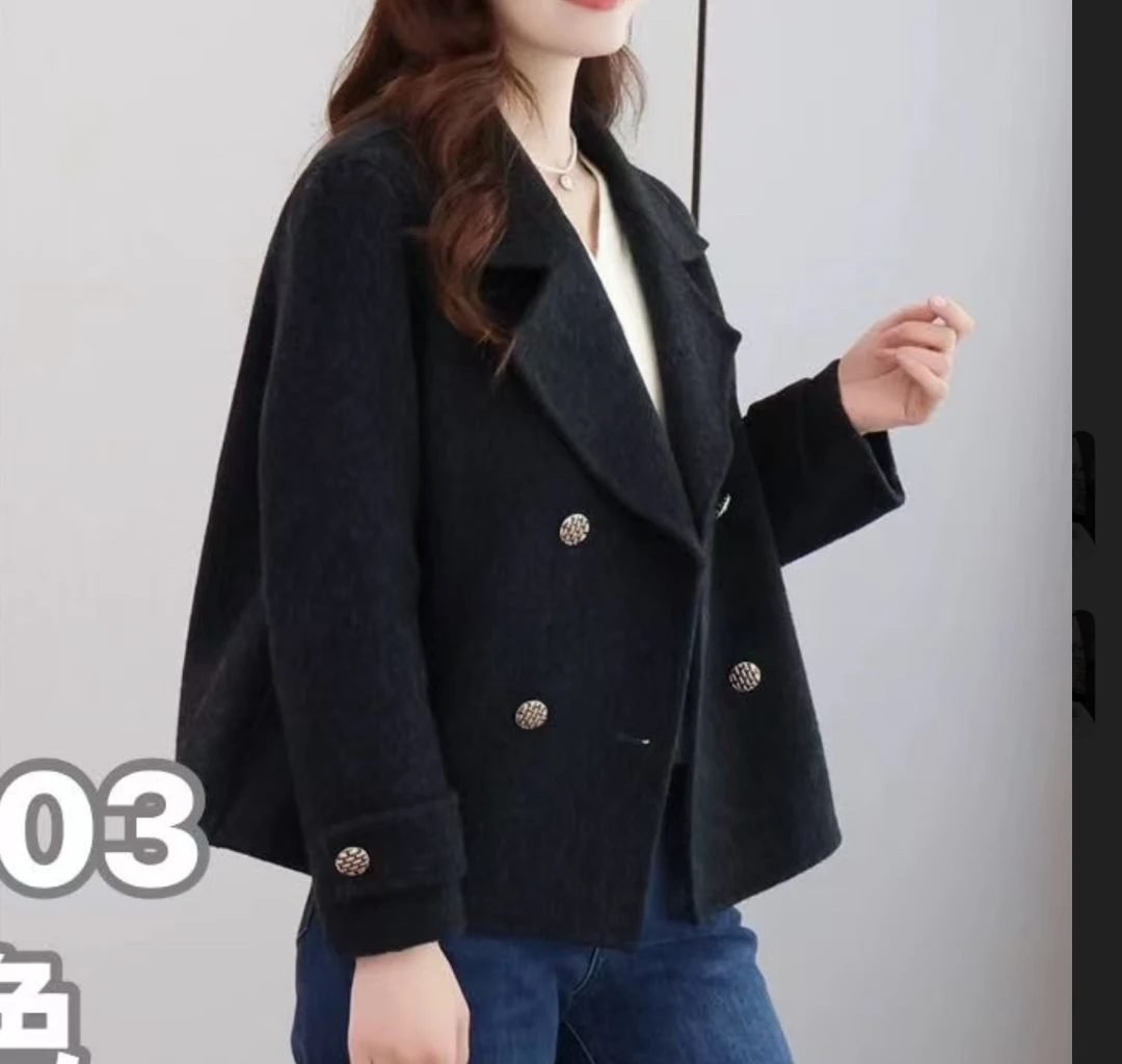 Q02女装常规款羊羊外套2403