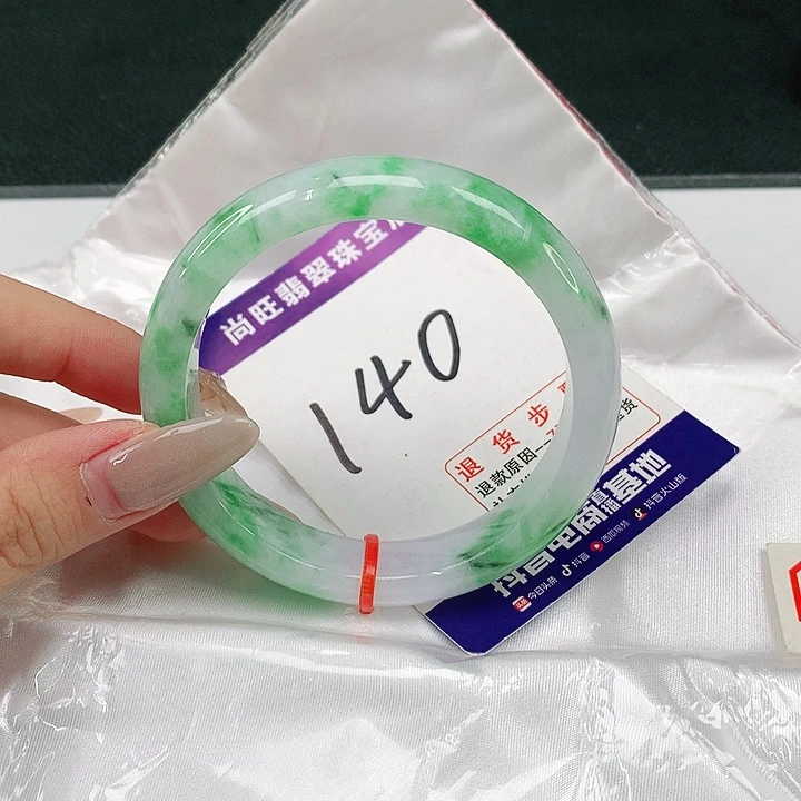 翡翠手镯未镶嵌翡翠12